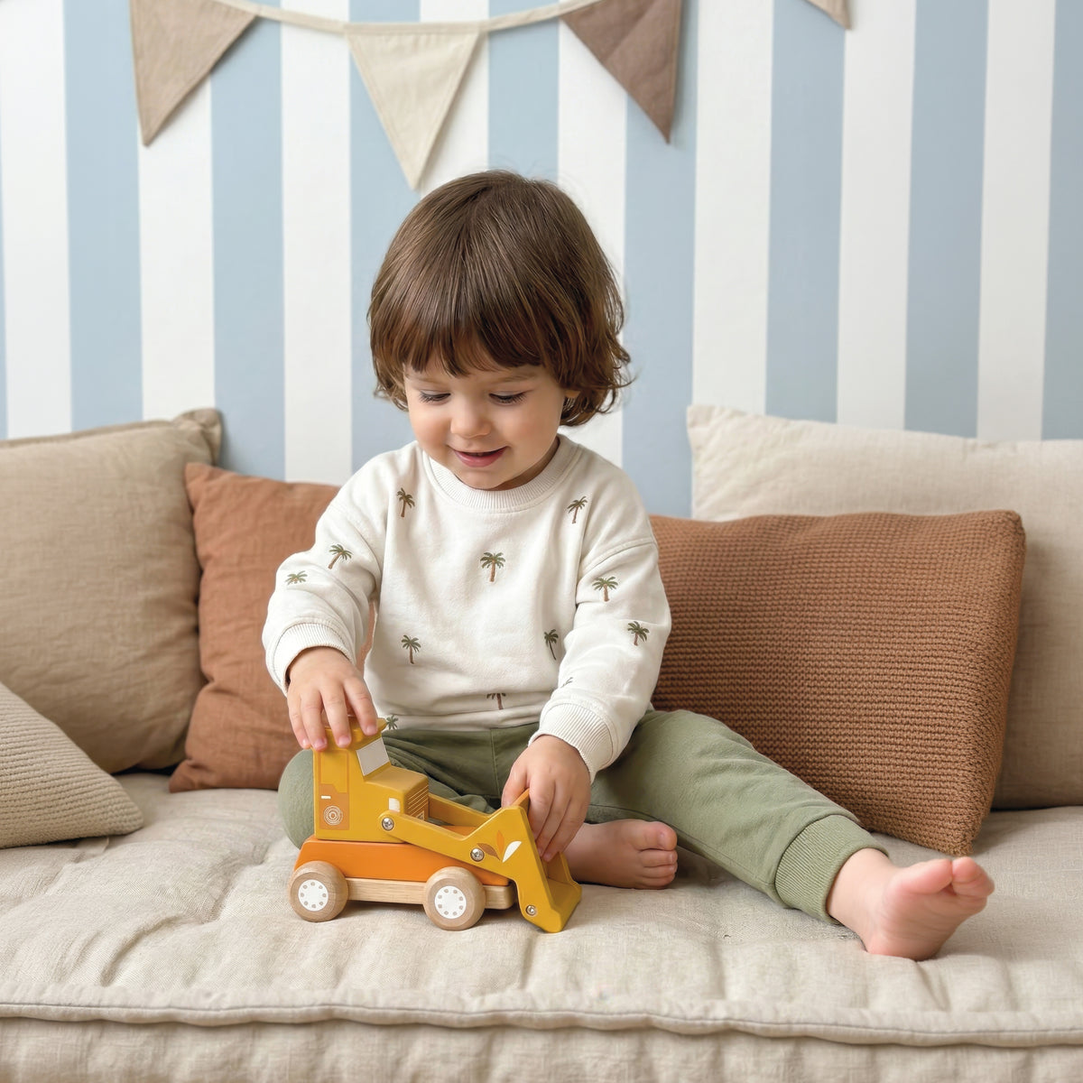 Speedy Monkey Bulldozer i trä – lifestylebild